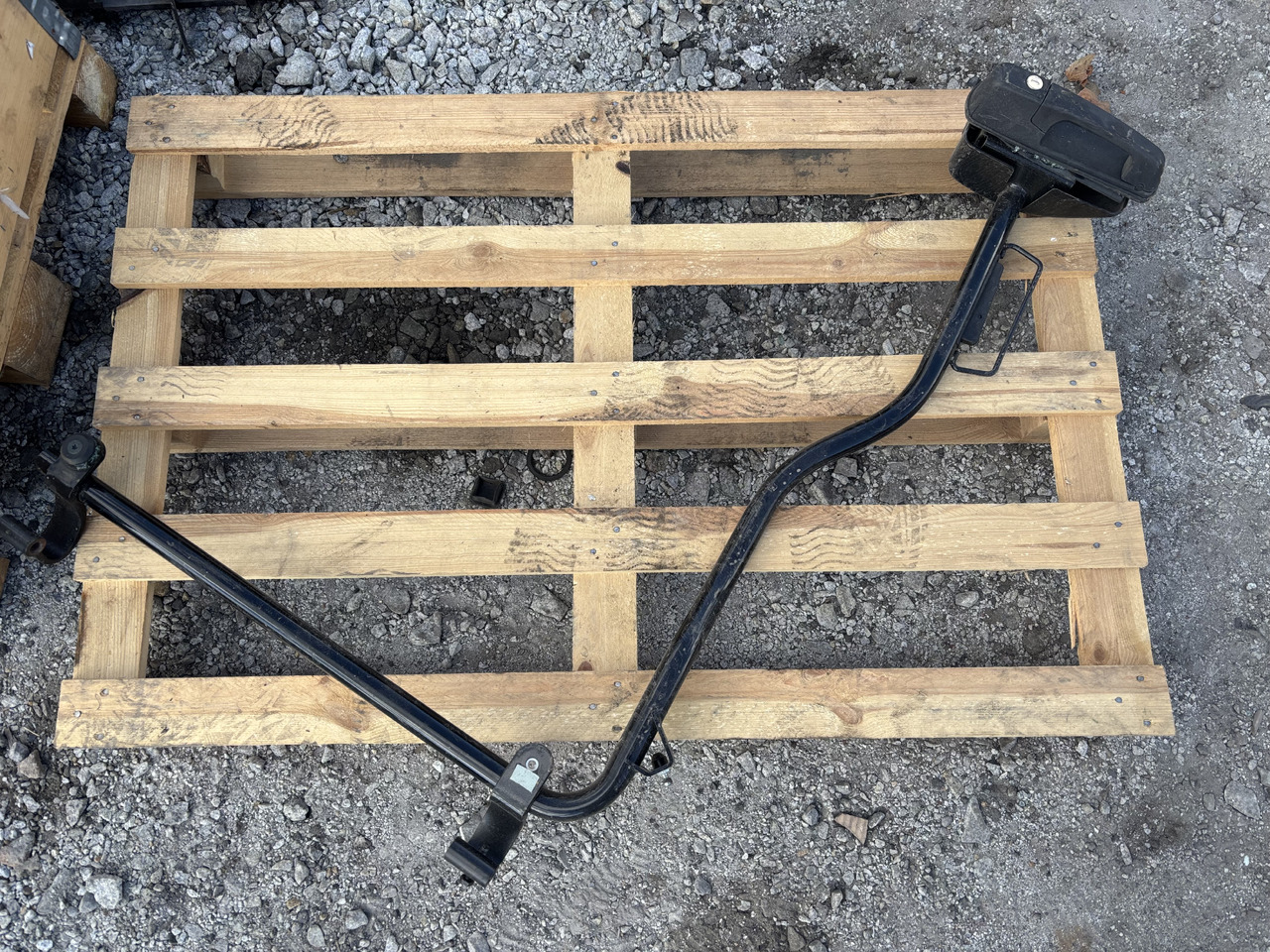 Massey Ferguson 5613 Poręcz Klamka - Body and exterior for Agricultural machinery: picture 1 Massey Ferguson 5613 Poręcz Klamka - Body and exterior for Agricultural machinery: picture 1