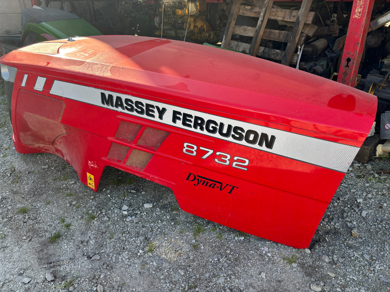 Massey Fergusson 8732 Dyna-VT - maska silnika - Hood for Farm tractor: picture 1 Massey Fergusson 8732 Dyna-VT - maska silnika - Hood for Farm tractor: picture 1