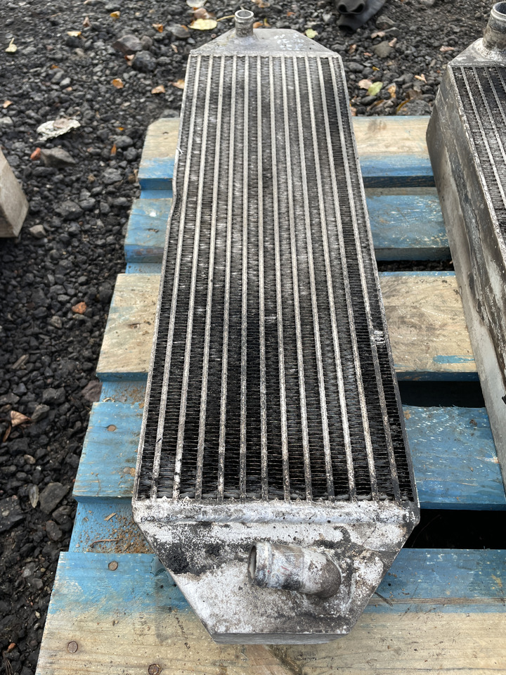 Merlo 40.7 - chłodnica wody Deutz BF4M2012C - Oil cooler for Construction machinery: picture 2 Merlo 40.7 - chłodnica wody Deutz BF4M2012C - Oil cooler for Construction machinery: picture 2