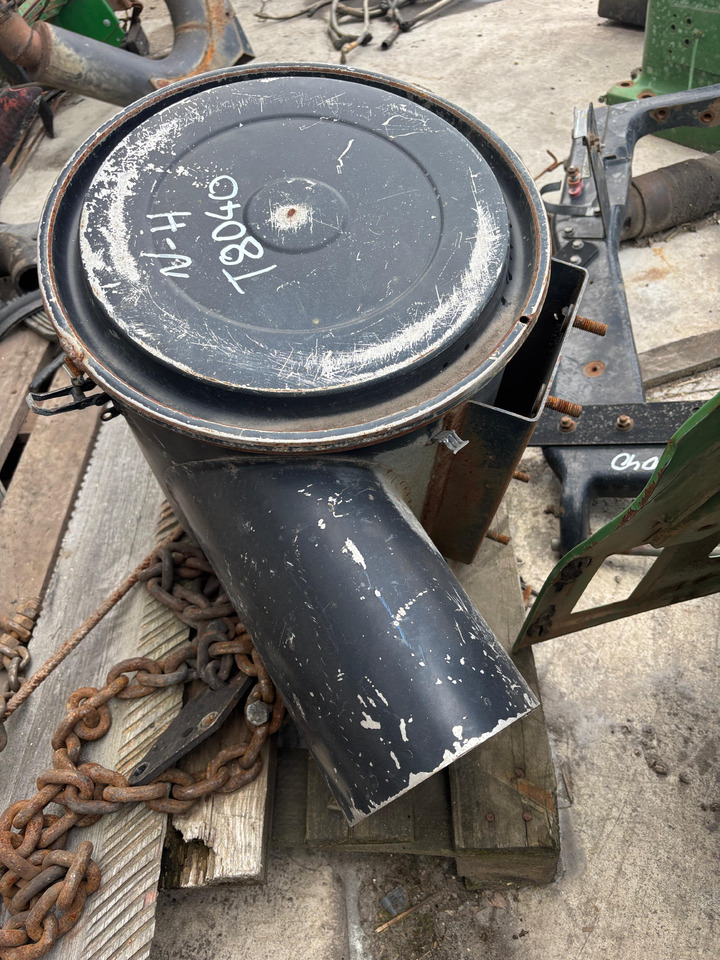 New Holland T8040 Obudowa Filtra Powietrza - Air filter for Agricultural machinery: picture 1 New Holland T8040 Obudowa Filtra Powietrza - Air filter for Agricultural machinery: picture 1