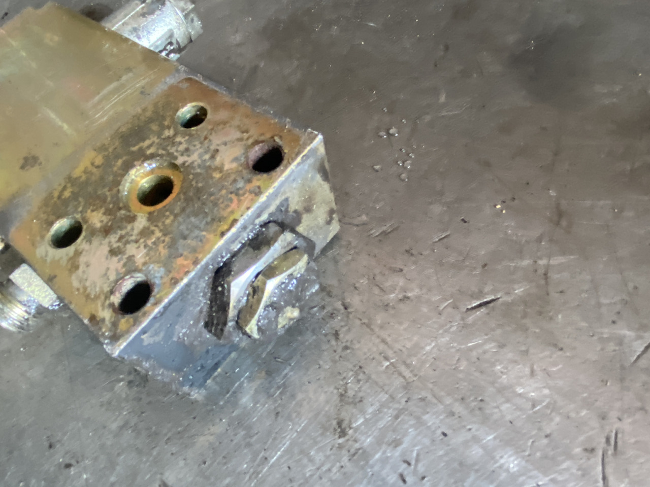 Mecalac 12 XVT - zamek zawór siłownika podpory - Spare parts for Wheel excavator: picture 4 Mecalac 12 XVT - zamek zawór siłownika podpory - Spare parts for Wheel excavator: picture 4