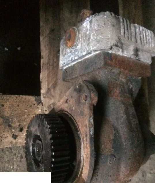 Spręźarka Fendt 722 - Air brake compressor for Agricultural machinery: picture 1 Spręźarka Fendt 722 - Air brake compressor for Agricultural machinery: picture 1