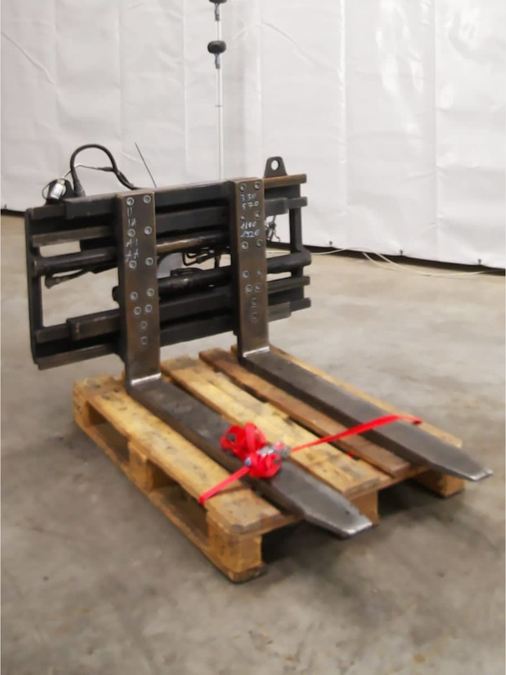 Attachment Fork positioner FEM2 - Attachment for Material handling equipment: picture 1 Attachment Fork positioner FEM2 - Attachment for Material handling equipment: picture 1