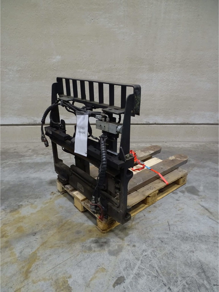 Durwen Fork positioner FEM 2 RZV-S-TGZ.25.1200 - Attachment for Material handling equipment: picture 3 Durwen Fork positioner FEM 2 RZV-S-TGZ.25.1200 - Attachment for Material handling equipment: picture 3