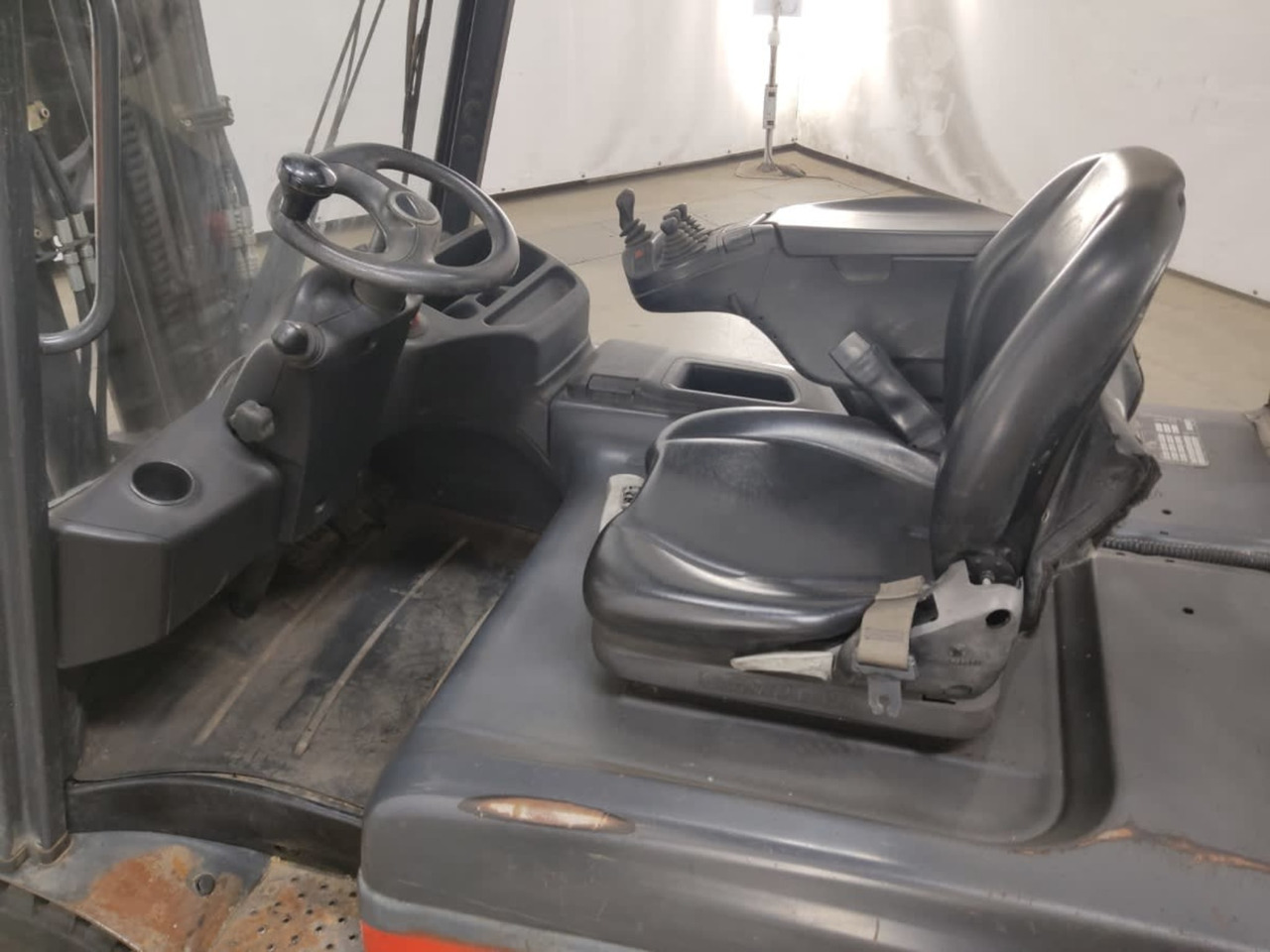 Linde E30L-01 - Electric forklift: picture 4 Linde E30L-01 - Electric forklift: picture 4