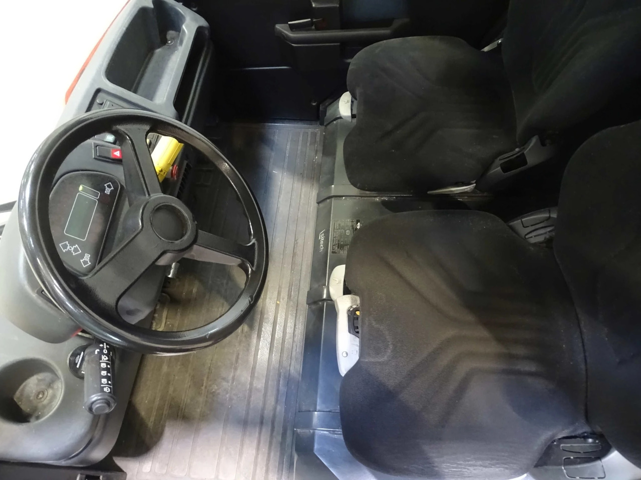 Linde P250 - Tow tractor: picture 3 Linde P250 - Tow tractor: picture 3