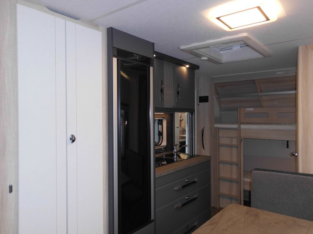 Caravan Hobby De Luxe 490 KMF 2026 GARAGE AUTARK 1800kg.+++: picture 12