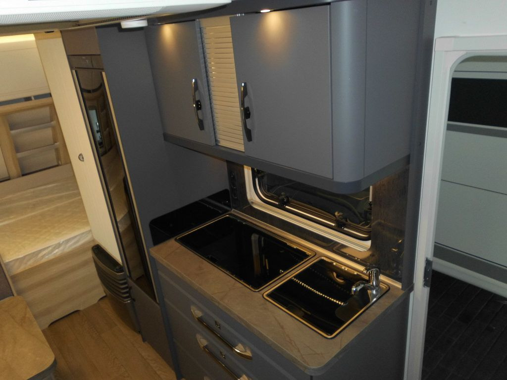 Caravan Hobby De Luxe 490 KMF 2026 GARAGE AUTARK 1800kg.+++: picture 9