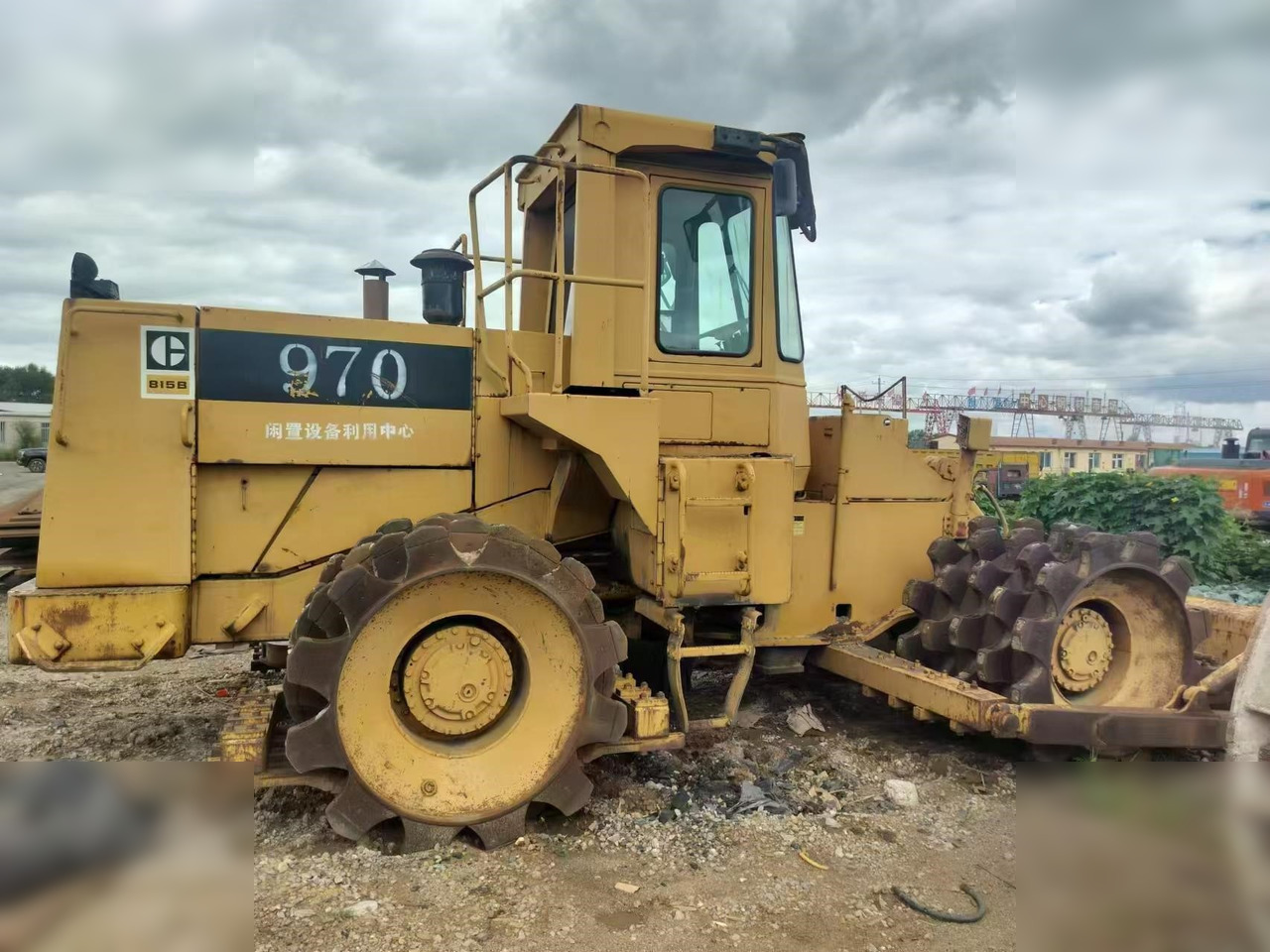 1985 CATERPILLAR 815B - Compactor: picture 2 1985 CATERPILLAR 815B - Compactor: picture 2
