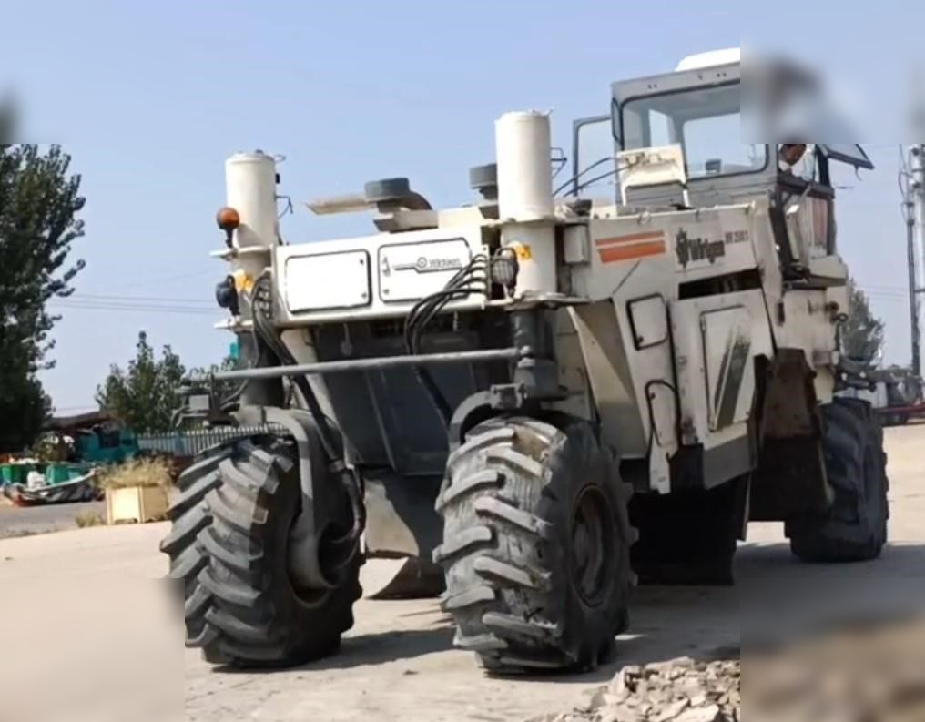WIRTGEN WR2500 - Soil stabilizer: picture 1 WIRTGEN WR2500 - Soil stabilizer: picture 1