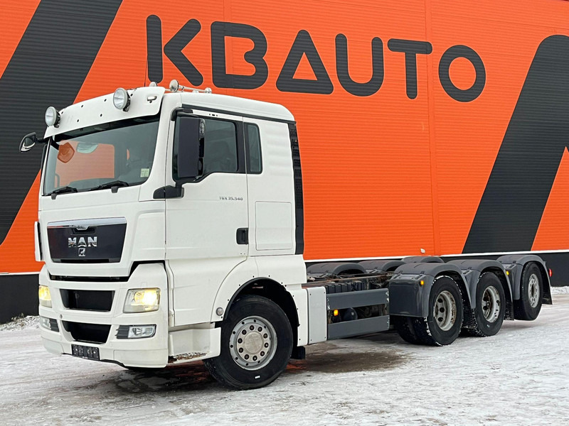 MAN TGX 35.540 8x4*4 9 TON FRONT AXLE / HYDRAULICS / PTO / INTARDER / CHASSIS L=6850 mm - Cab chassis truck: picture 1 MAN TGX 35.540 8x4*4 9 TON FRONT AXLE / HYDRAULICS / PTO / INTARDER / CHASSIS L=6850 mm - Cab chassis truck: picture 1