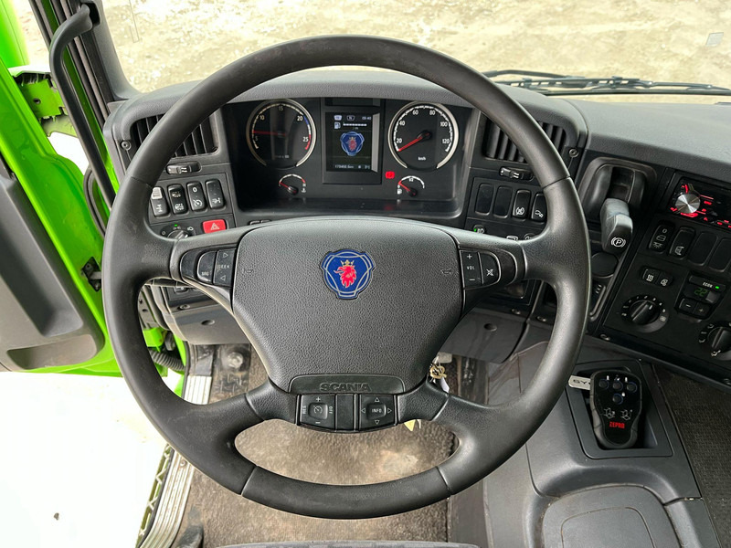 Interior photo 1: Box truck Scania P 230 4x2 BOX L=6848 mm