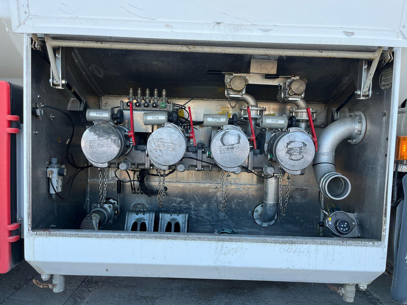 Tank truck for transportation of fuel Scania P 320 4x2 TANK 11000 l / 2000 + 3000 + 3000 + 3000 l: picture 12
