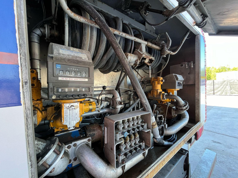 Tank truck for transportation of fuel Scania P 320 4x2 TANK 11000 l / 2000 + 3000 + 3000 + 3000 l: picture 10