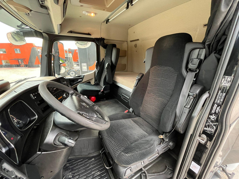 Tractor unit Mercedes-Benz Actros 2663 6x4 GCW 76 ton / RETARDER: picture 17