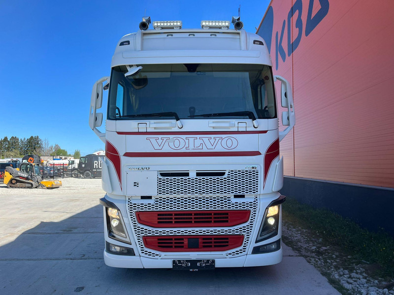 Volvo FH 16 750 6x2 RETARDER / HYDRAULICS / DOUBLE BOGIE / FULL AIR / ADR / GLOBE XL - Tractor unit: picture 3 Volvo FH 16 750 6x2 RETARDER / HYDRAULICS / DOUBLE BOGIE / FULL AIR / ADR / GLOBE XL - Tractor unit: picture 3