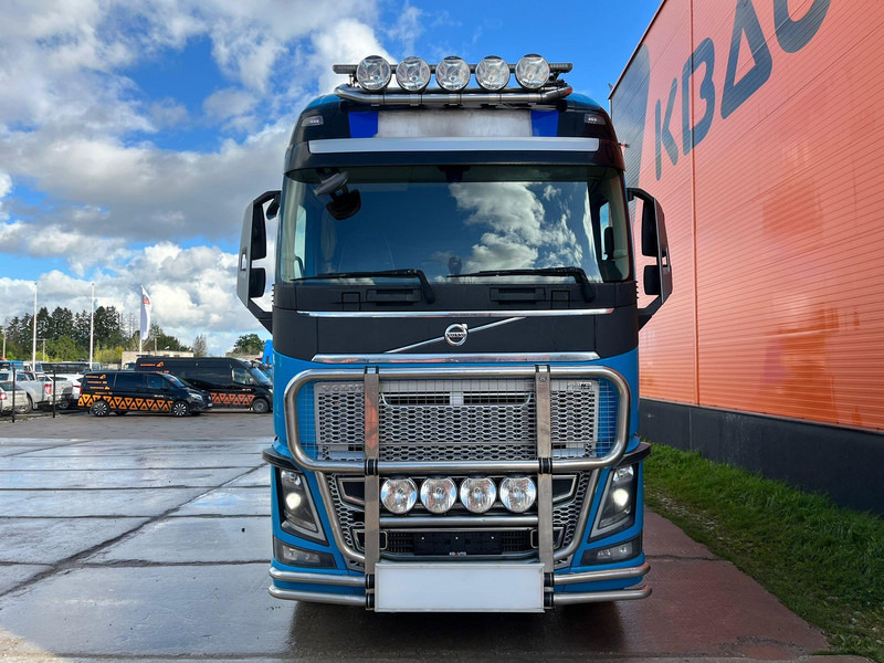 Volvo FH 16 750 8x4 GCW 130 ton / GLOBE XL / HYDRAULICS / BIG AXLES - Tractor unit: picture 2 Volvo FH 16 750 8x4 GCW 130 ton / GLOBE XL / HYDRAULICS / BIG AXLES - Tractor unit: picture 2