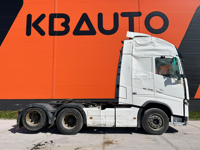 Volvo FH 540 DAMAGED ! / GLOBE XL / HYDRAULICS / DOUBLE BOGIE - Tractor unit: picture 5 Volvo FH 540 DAMAGED ! / GLOBE XL / HYDRAULICS / DOUBLE BOGIE - Tractor unit: picture 5