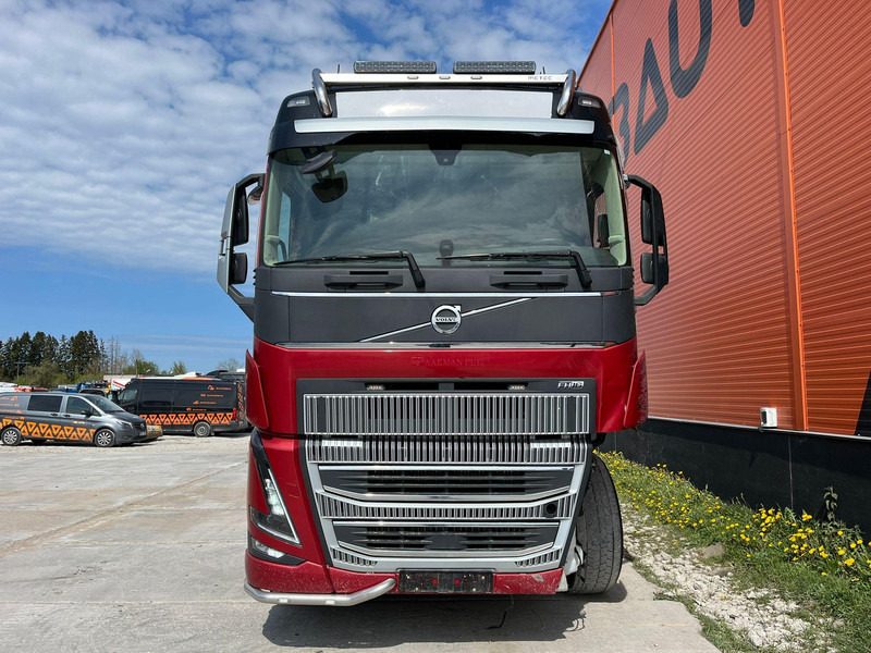 Volvo FH 16 750 8x4/4 DAMAGED ! - Timber truck, Crane truck: picture 3 Volvo FH 16 750 8x4/4 DAMAGED ! - Timber truck, Crane truck: picture 3