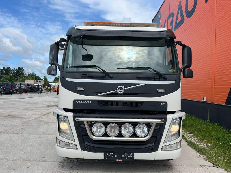 Volvo FM 330 6x2*4 HIAB 192E-5 / HIAB XR 18 ton / L=5100 mm - Hook lift truck, Crane truck: picture 3 Volvo FM 330 6x2*4 HIAB 192E-5 / HIAB XR 18 ton / L=5100 mm - Hook lift truck, Crane truck: picture 3