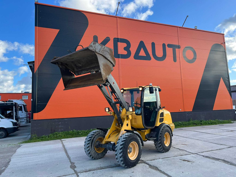 Volvo L 25 F BUCKET & FORKS - Wheel loader: picture 2 Volvo L 25 F BUCKET & FORKS - Wheel loader: picture 2