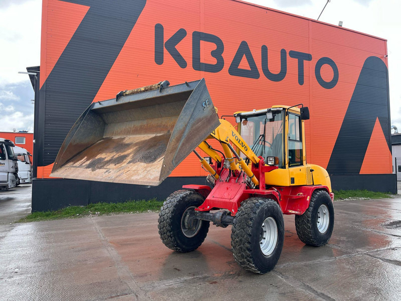 Volvo L 30 B-Z/X 4x4 AC / QUICK COUPLER / BUCKET + FORKS - Wheel loader: picture 1 Volvo L 30 B-Z/X 4x4 AC / QUICK COUPLER / BUCKET + FORKS - Wheel loader: picture 1