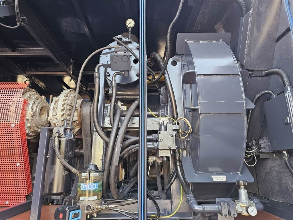 Iveco Saugbagger vacuum cleaner excavator sucking loos - Excavator: picture 2 Iveco Saugbagger vacuum cleaner excavator sucking loos - Excavator: picture 2