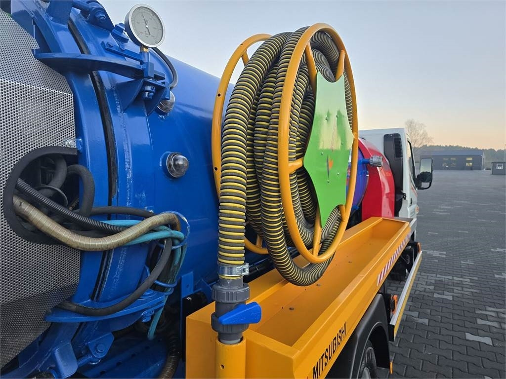 Mitsubishi ROM SMART COMBI WUKO HOT WATER FOR CLEANING SEWAGE - Vacuum truck: picture 2 Mitsubishi ROM SMART COMBI WUKO HOT WATER FOR CLEANING SEWAGE - Vacuum truck: picture 2