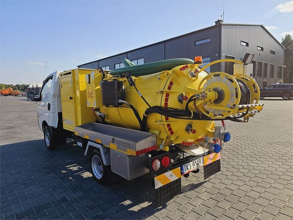 Isuzu Kia on categories B COMBI WUKO FOR DUCT CLEANING 2 - Municipal/ Special vehicle: picture 5 Isuzu Kia on categories B COMBI WUKO FOR DUCT CLEANING 2 - Municipal/ Special vehicle: picture 5