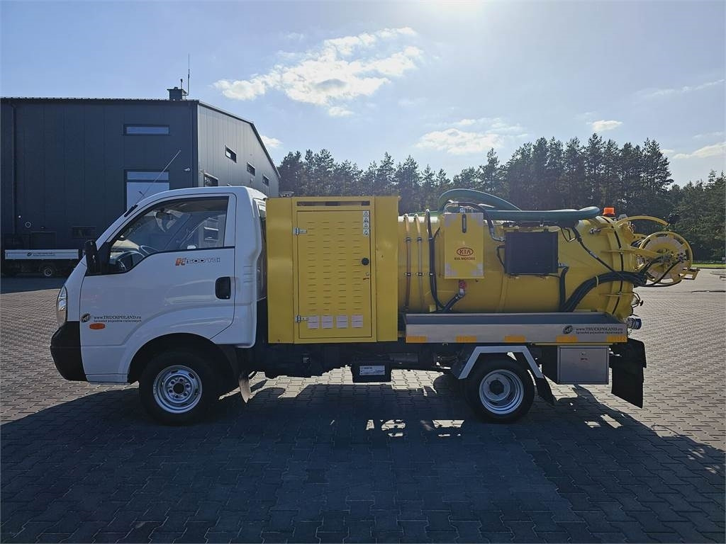 Isuzu Kia on categories B COMBI WUKO FOR DUCT CLEANING 2 - Municipal/ Special vehicle: picture 4 Isuzu Kia on categories B COMBI WUKO FOR DUCT CLEANING 2 - Municipal/ Special vehicle: picture 4