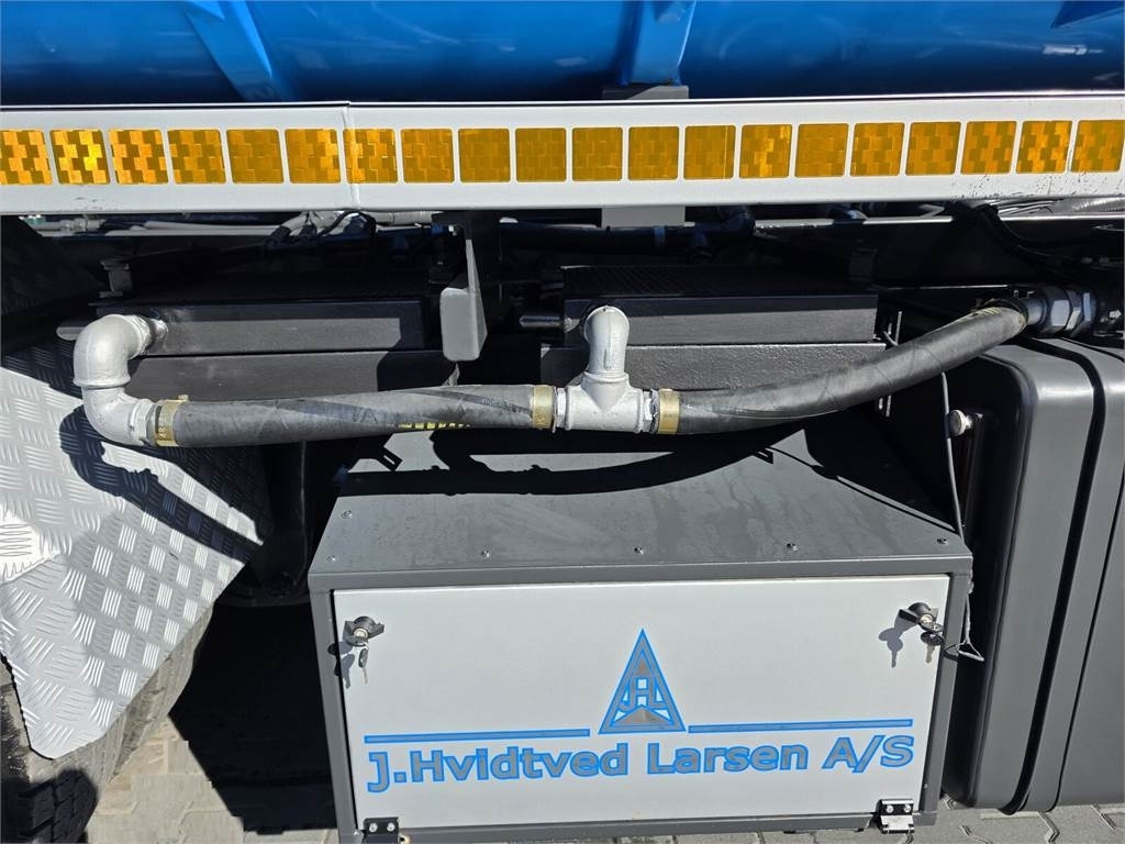 Scania Larsen FlexVac 311 Vacuum suction loader - Municipal/ Special vehicle: picture 2 Scania Larsen FlexVac 311 Vacuum suction loader - Municipal/ Special vehicle: picture 2