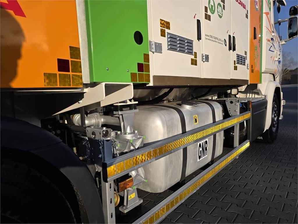 Scania V8 R580 MTS DINO 5 TRIPLE 54000V Saugbagger cleane - Municipal/ Special vehicle: picture 5 Scania V8 R580 MTS DINO 5 TRIPLE 54000V Saugbagger cleane - Municipal/ Special vehicle: picture 5
