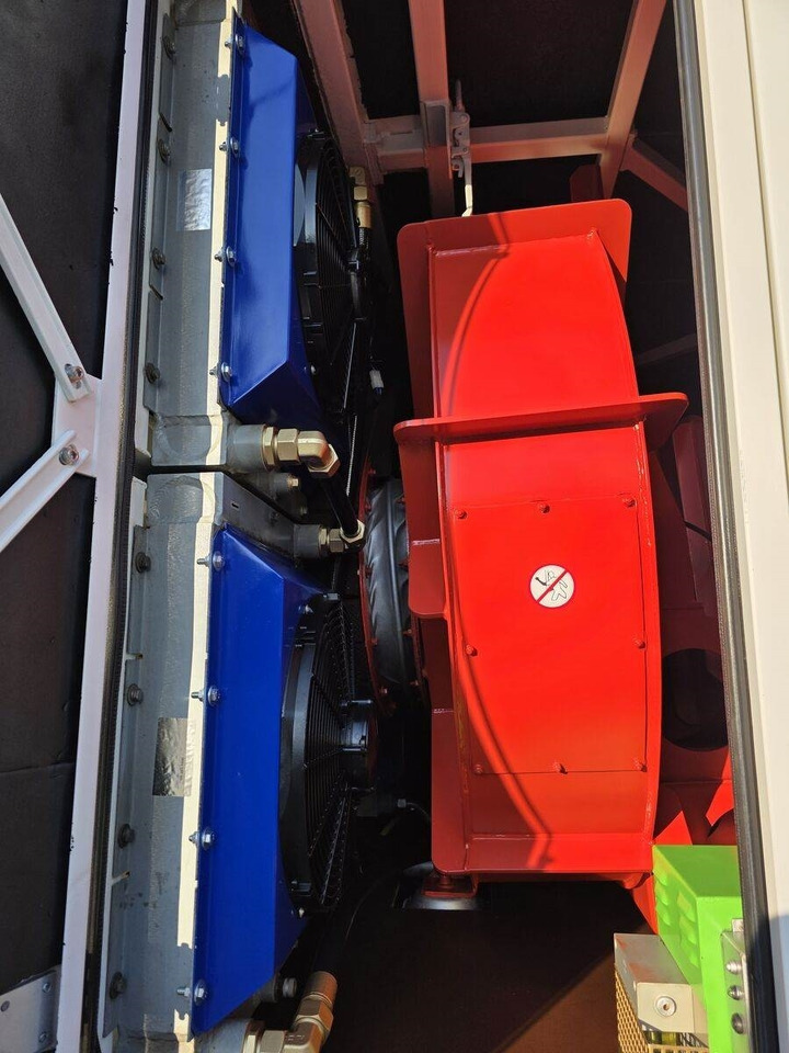 Scania V8 R580 MTS DINO 5 TRIPLE 54000V Saugbagger cleane - Municipal/ Special vehicle: picture 3 Scania V8 R580 MTS DINO 5 TRIPLE 54000V Saugbagger cleane - Municipal/ Special vehicle: picture 3