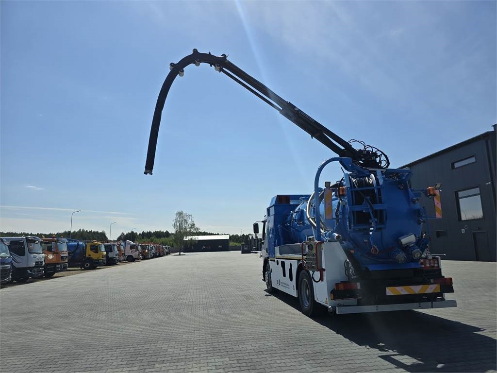 Vacuum truck Renault WUKO RIVARD for collecting liquid waste: picture 27