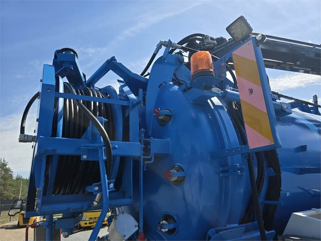 Vacuum truck Renault WUKO RIVARD for collecting liquid waste: picture 19