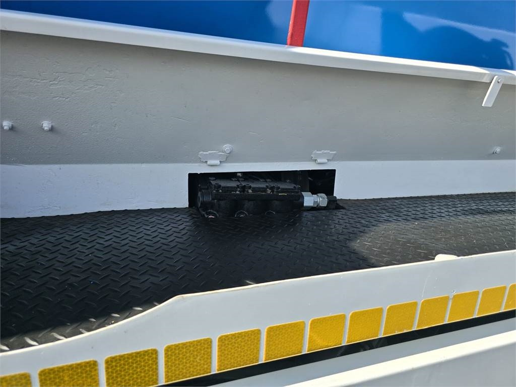 Vacuum truck Renault WUKO RIVARD for collecting liquid waste: picture 14