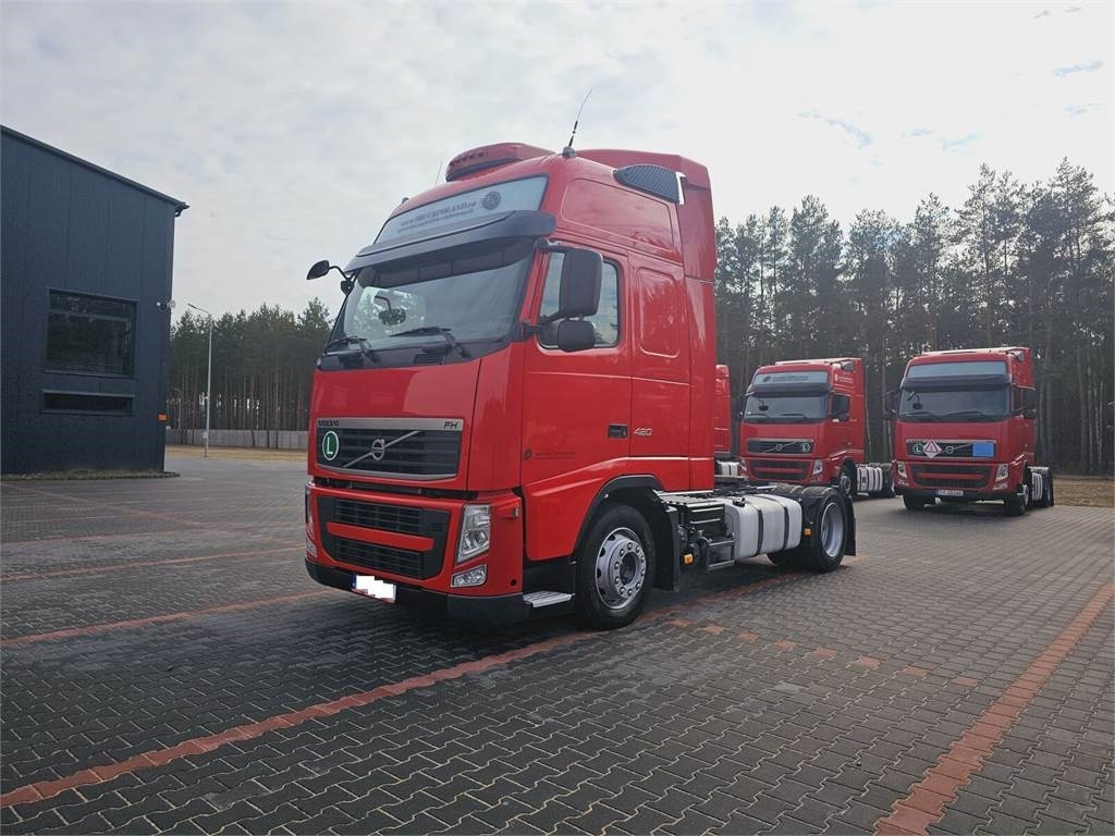 Volvo FH13 XXL NEW TIRES MANUAL 420 EURO 5 2011 - Tractor unit: picture 2 Volvo FH13 XXL NEW TIRES MANUAL 420 EURO 5 2011 - Tractor unit: picture 2