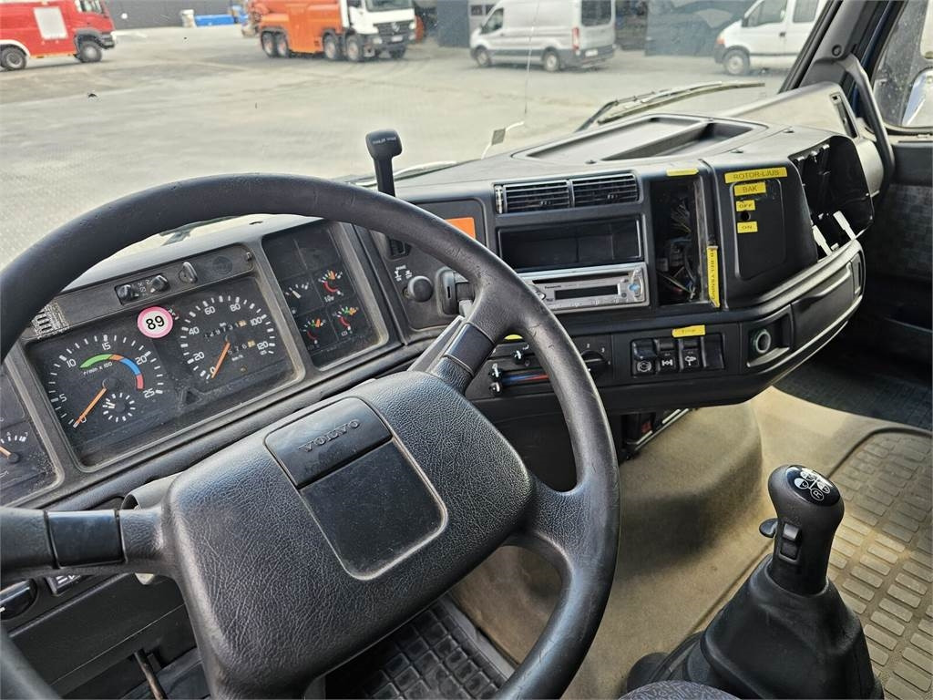 Container transporter/ Swap body truck Volvo FH 16 470 KM 6x2 low mileage 229700 km !!!!: picture 17 Container transporter/ Swap body truck Volvo FH 16 470 KM 6x2 low mileage 229700 km !!!!: picture 17