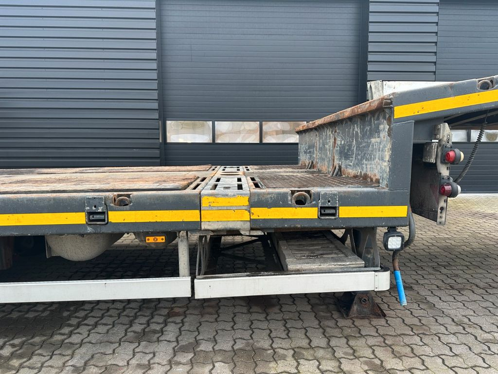 Faymonville Maxtrailer MAX 100 4 achs. tieflader Faymonville Maxtrailer MAX 100 4 achs. tieflader - Low loader semi-trailer: picture 4 Faymonville Maxtrailer MAX 100 4 achs. tieflader Faymonville Maxtrailer MAX 100 4 achs. tieflader - Low loader semi-trailer: picture 4