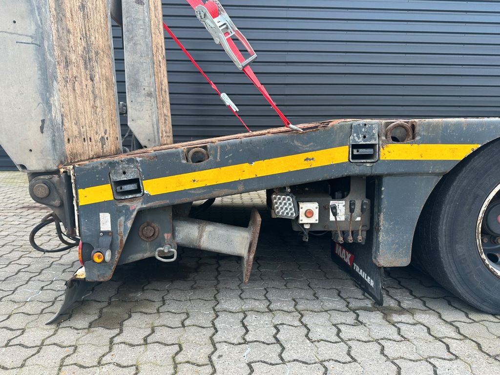 Faymonville Maxtrailer MAX 100 4 achs. tieflader Faymonville Maxtrailer MAX 100 4 achs. tieflader - Low loader semi-trailer: picture 3 Faymonville Maxtrailer MAX 100 4 achs. tieflader Faymonville Maxtrailer MAX 100 4 achs. tieflader - Low loader semi-trailer: picture 3