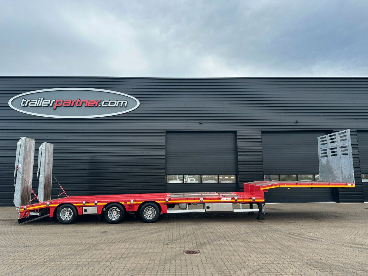 Faymonville Maxtrailer MAX 100 tieflader / ausziehbar - Low loader semi-trailer: picture 1 Faymonville Maxtrailer MAX 100 tieflader / ausziehbar - Low loader semi-trailer: picture 1