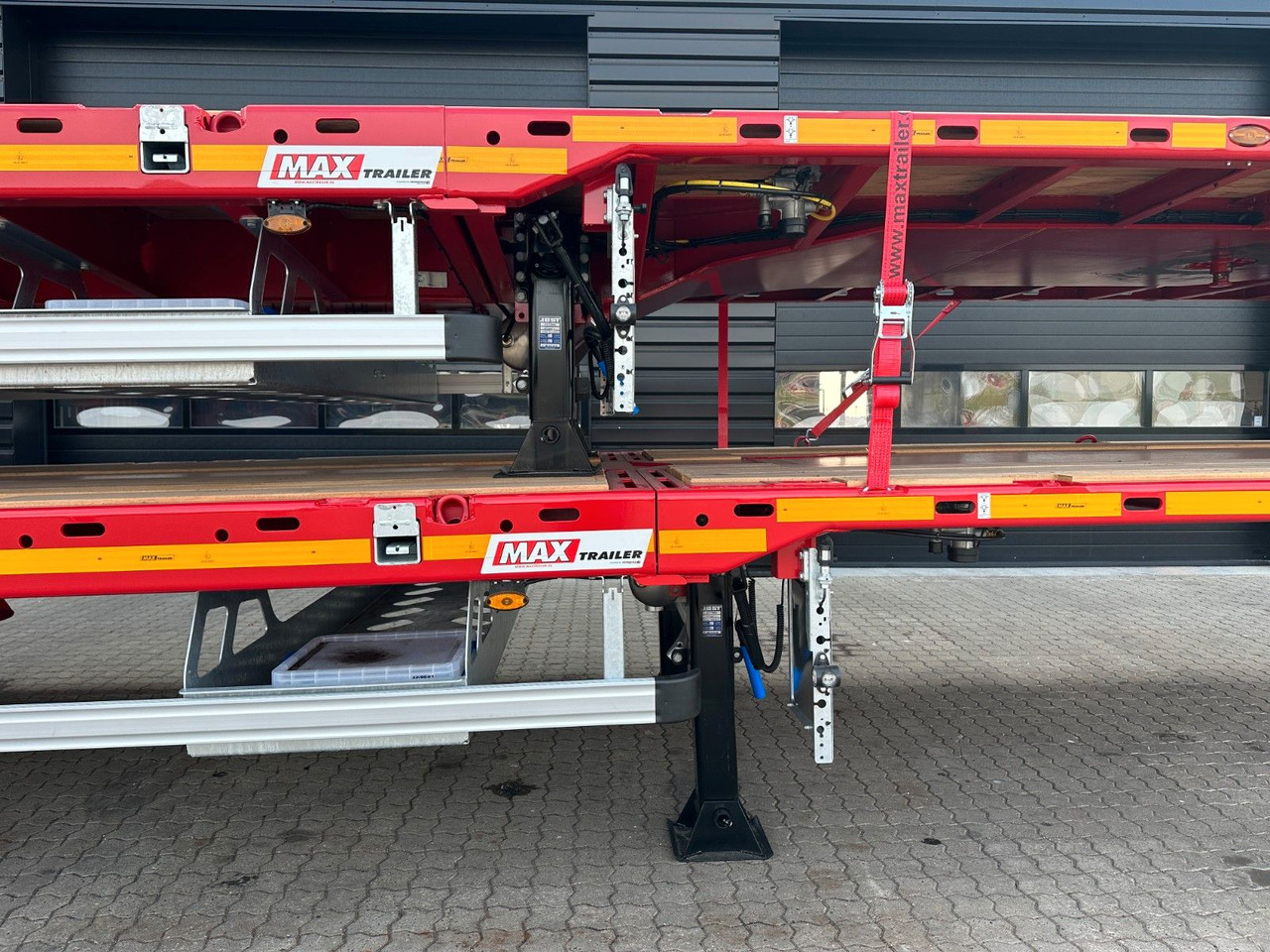 Dropside/ Flatbed semi-trailer Faymonville Maxtrailer MAX 200 3 achs MEGA: picture 7 Dropside/ Flatbed semi-trailer Faymonville Maxtrailer MAX 200 3 achs MEGA: picture 7