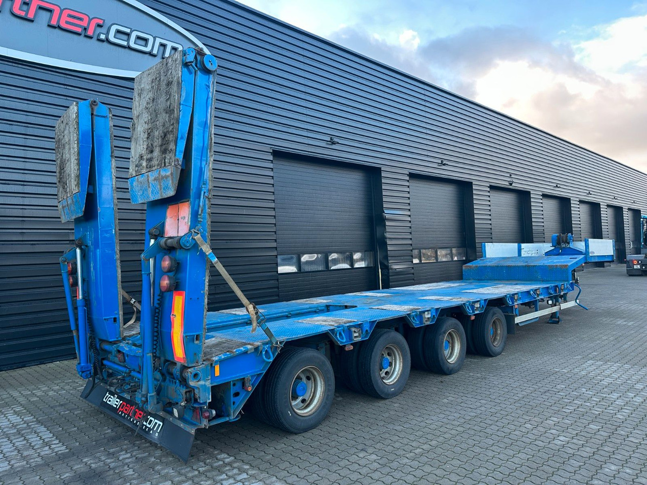 Goldhofer 4 achs tieflader / rampen / 4 x zwangsgelenkt - Low loader semi-trailer: picture 2 Goldhofer 4 achs tieflader / rampen / 4 x zwangsgelenkt - Low loader semi-trailer: picture 2