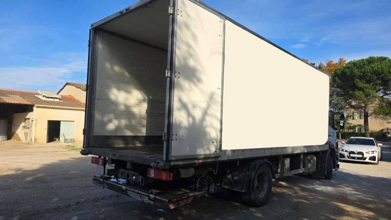 Refrigerator truck Mercedes Atego 1823: picture 7