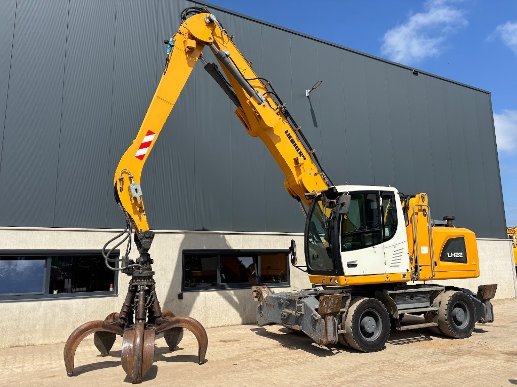 Liebherr LH 22 -- LH22 -- LH 24 - Waste/ Industry handler: picture 3 Liebherr LH 22 -- LH22 -- LH 24 - Waste/ Industry handler: picture 3