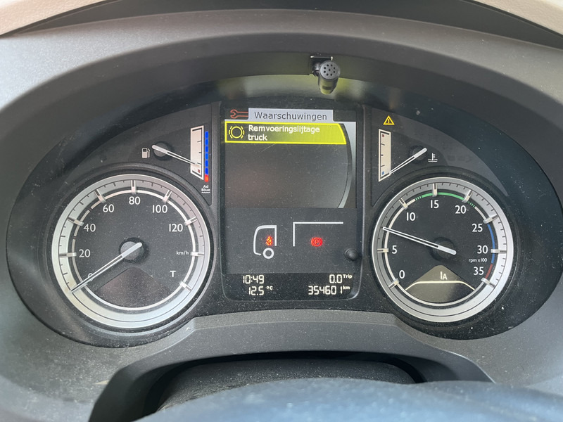 DAF LF 210 FA / 12 Ton / 354 dkm / Box / Laadklep / NL Truck - Box truck: picture 4 DAF LF 210 FA / 12 Ton / 354 dkm / Box / Laadklep / NL Truck - Box truck: picture 4