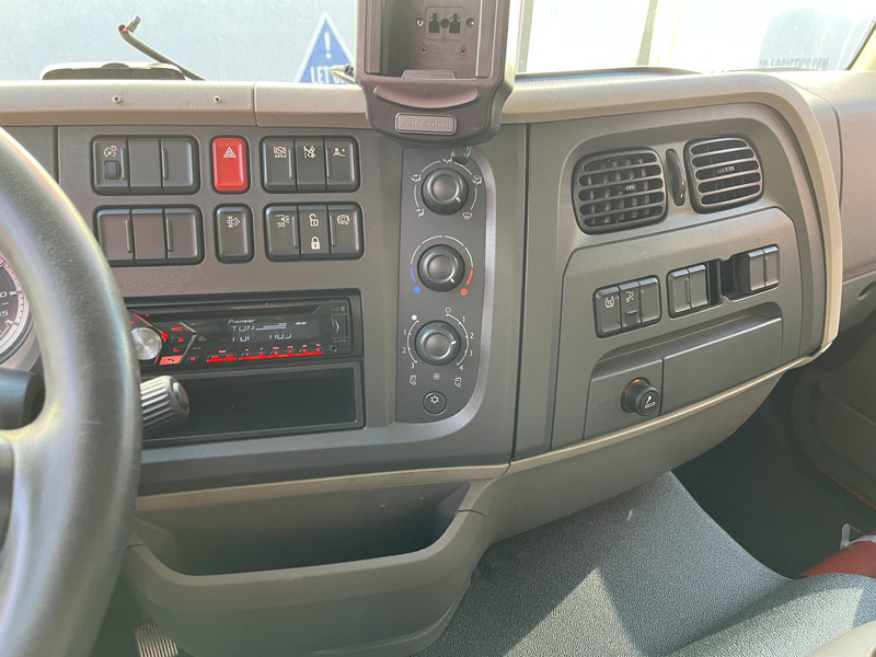 DAF LF 210 FA / 12 Ton / 396 dkm / Box / Loadlift / NL Truck - Box truck: picture 5 DAF LF 210 FA / 12 Ton / 396 dkm / Box / Loadlift / NL Truck - Box truck: picture 5
