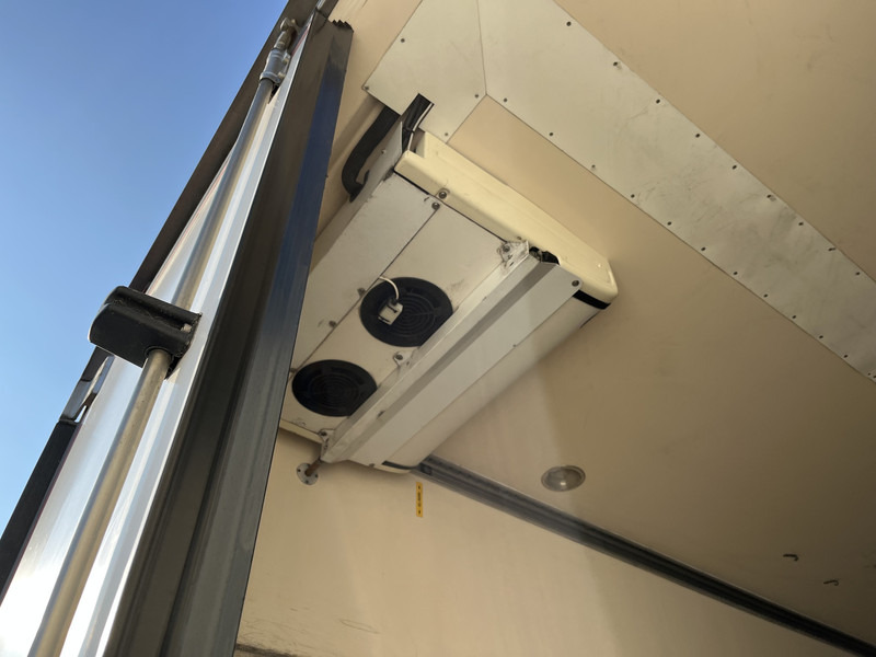 Krone Cool Liner / Carrier Vector 1850 mt / Frigo Box / Loadlift / APK TUV 08-25 - Refrigerator semi-trailer: picture 4 Krone Cool Liner / Carrier Vector 1850 mt / Frigo Box / Loadlift / APK TUV 08-25 - Refrigerator semi-trailer: picture 4