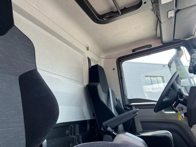 MAN TGM 18.250 / Carrier Koeler -30 gr / Chereau Frigobox / Laadklep / APK 06-26 - Refrigerator truck: picture 5 MAN TGM 18.250 / Carrier Koeler -30 gr / Chereau Frigobox / Laadklep / APK 06-26 - Refrigerator truck: picture 5