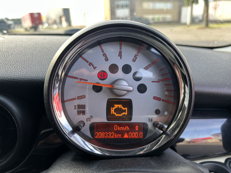 MINI Clubman 1.6 Cooper RHD / Airco / APK TUV 11-25 - Car: picture 5 MINI Clubman 1.6 Cooper RHD / Airco / APK TUV 11-25 - Car: picture 5